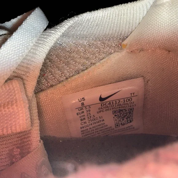 Nike Flyknit VaporMax Sneakers in White and Light Gray - Picture 6 of 6